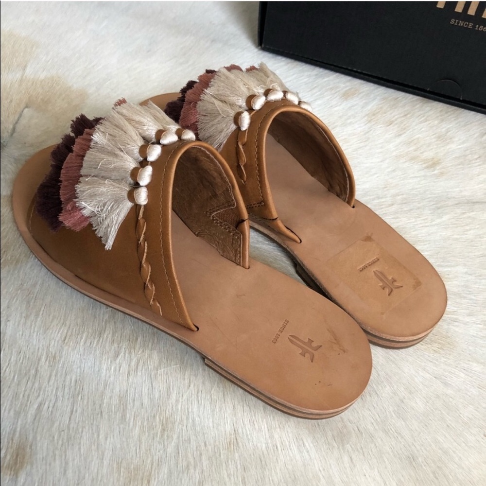 NIB Frye Riley Tassel Slide in Tan - Picture 4 of 7